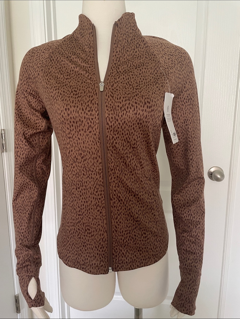 NWT Athleta Salutation Brown Leopard Printed Jacket Size Small - Picture 3 of 9